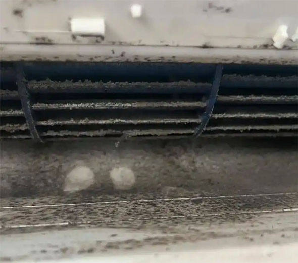 托克托空调吹的风有股烧焦味是怎么回事